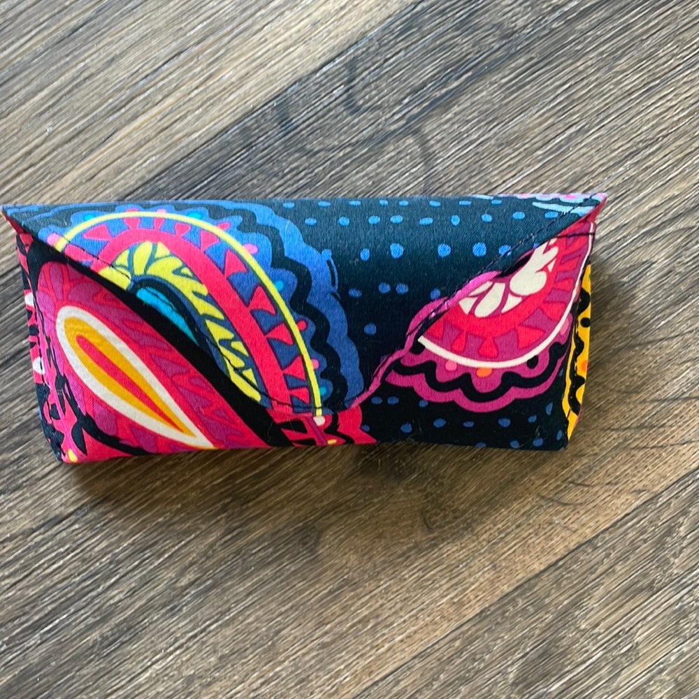 Vera Bradley- Hard Shell Sunglass Case